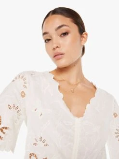 The Social Butterfly - Take A Bow 14 The Social Butterfly - Take A Bow -Mother Denim 2482 1437 TKB VW E Detail 3928