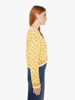 The Itsy Crop Jumper - All The Angles -Mother Denim 8608 1476 ALL VW B WaistUpSide 3510