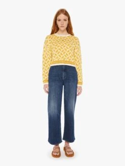 The Itsy Crop Jumper - All The Angles -Mother Denim 8608 1476 ALL VW D FullBodyFront 3511